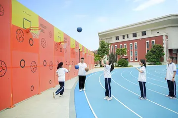舒華體育捐贈專業(yè)體育器材，助力泉州五中校園體育建設(shè)
